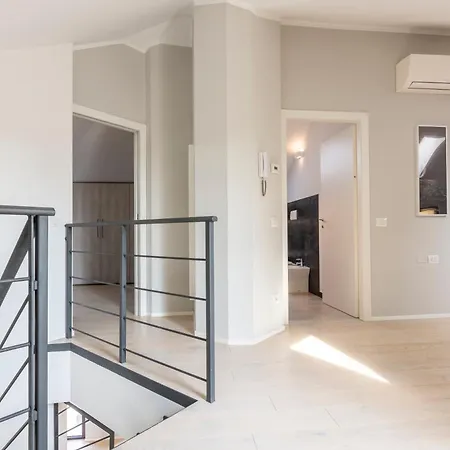 Wolvesdensuite Con Terrazzi E Garage Gratuito 아파트 밀라노